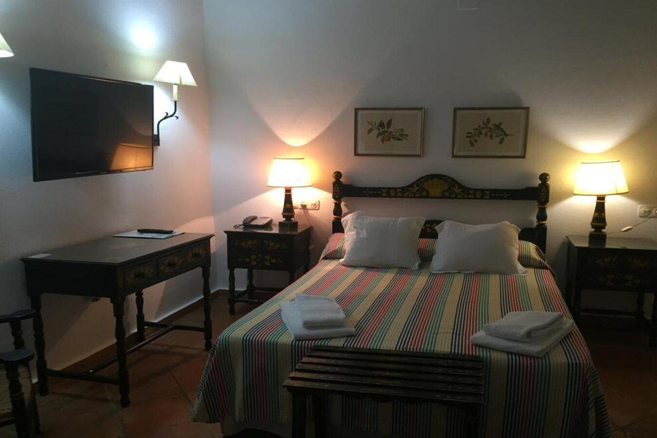 Finca Valbono Apartamentos Rurales Y Hotel Aracena Buitenkant foto