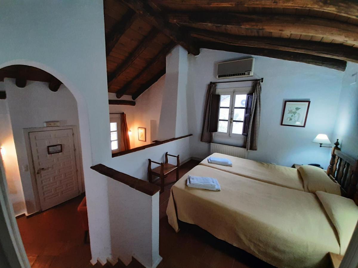 Finca Valbono Apartamentos Rurales Y Hotel Aracena Buitenkant foto