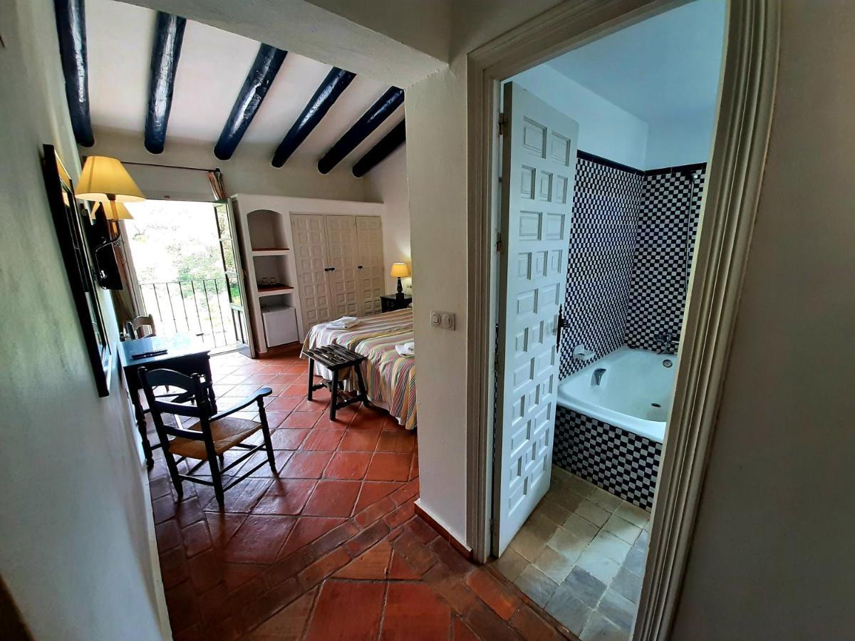 Finca Valbono Apartamentos Rurales Y Hotel Aracena Buitenkant foto