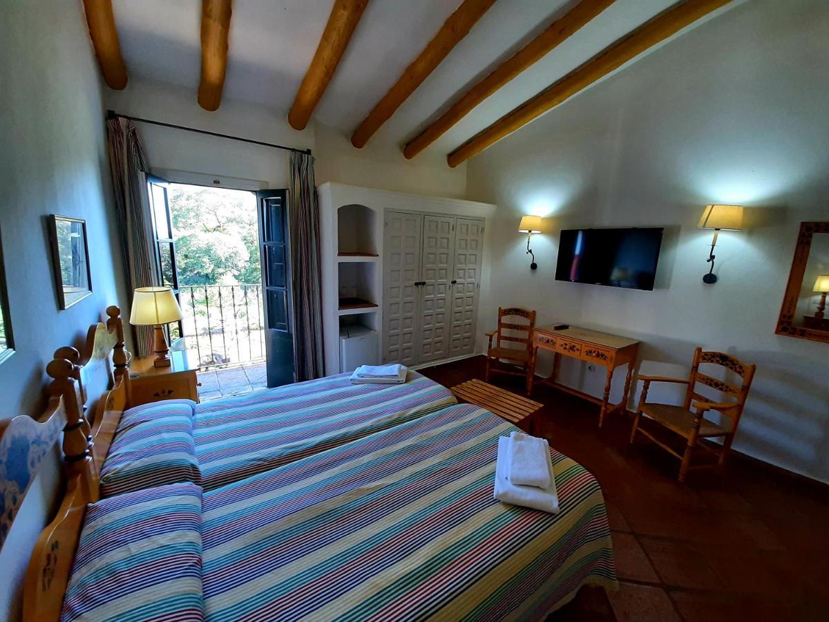 Finca Valbono Apartamentos Rurales Y Hotel Aracena Buitenkant foto