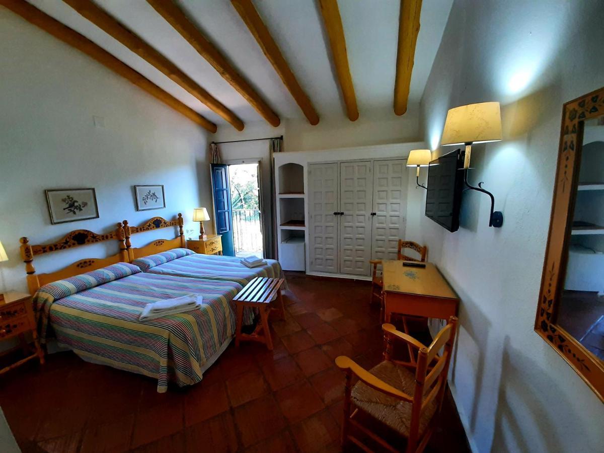 Finca Valbono Apartamentos Rurales Y Hotel Aracena Buitenkant foto