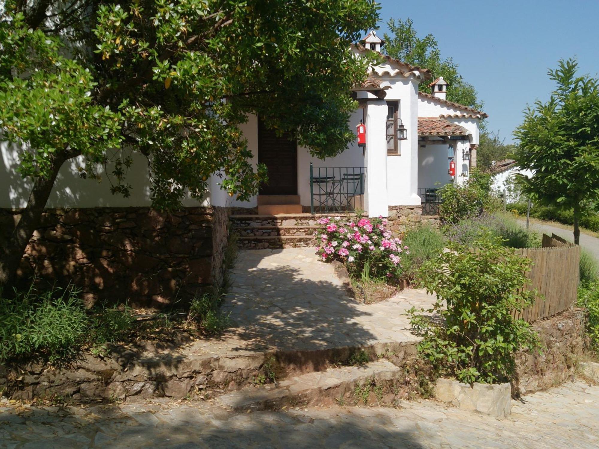 Finca Valbono Apartamentos Rurales Y Hotel Aracena Buitenkant foto